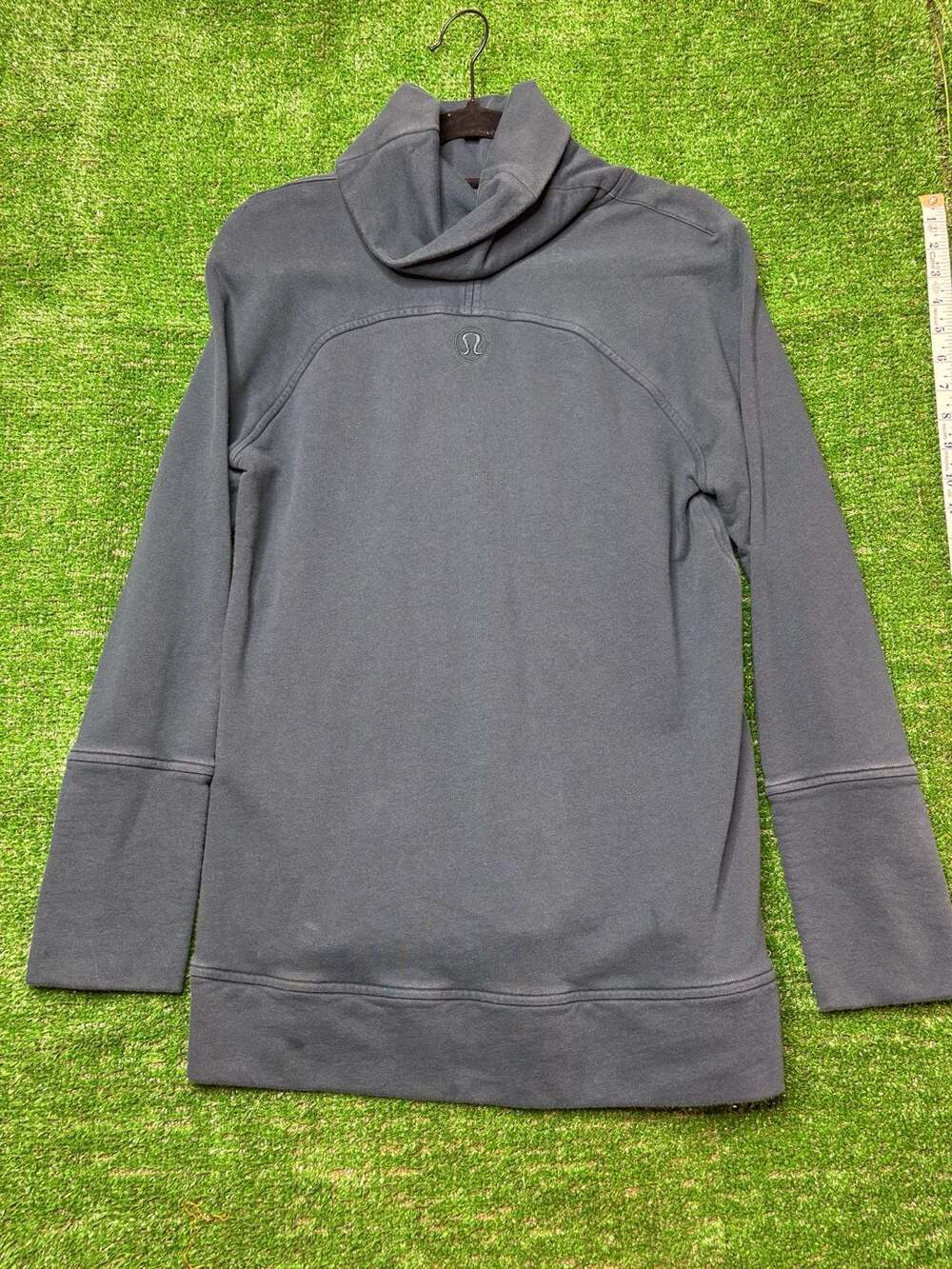 Lululemon Black Funnel Neck Pullover Sweatshirt Pockets Thumbholes Size 8